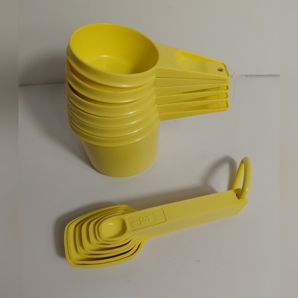 Yellow Tupperware Measuring Cups and Spoons Set - Picture 3 of 3